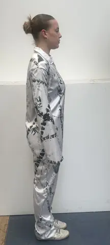 Fitting of the white tyre-printed jumpsuit